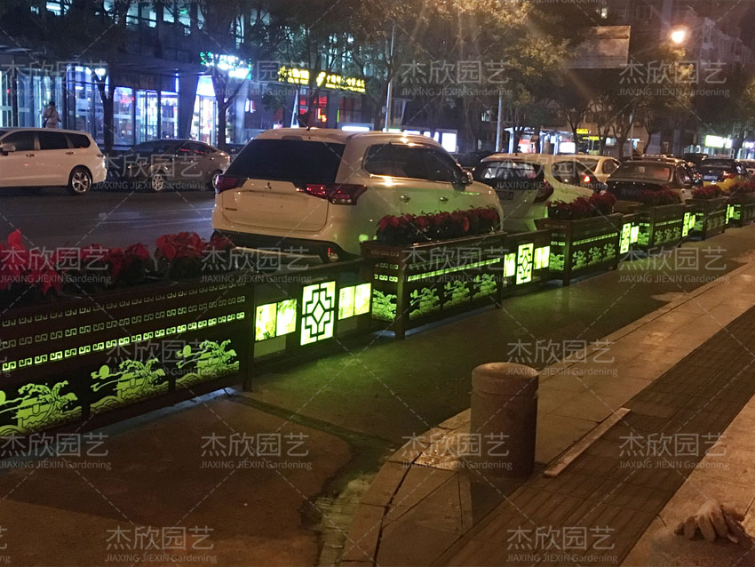 這款道路花箱，不僅美觀還能亮化